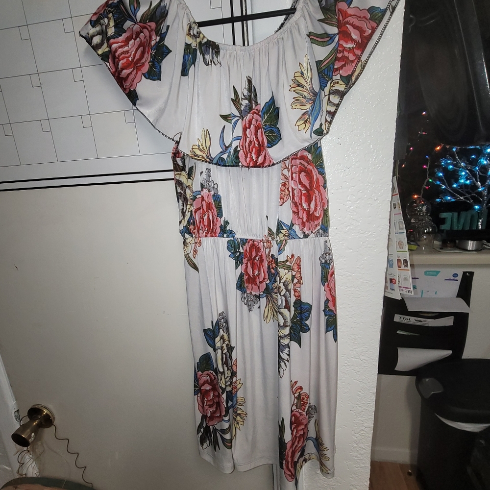 Sz small floral silky dress